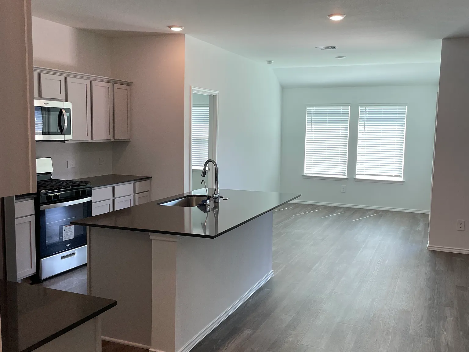 4 bed, 1748 sqft, $2,150 — Photo 4
