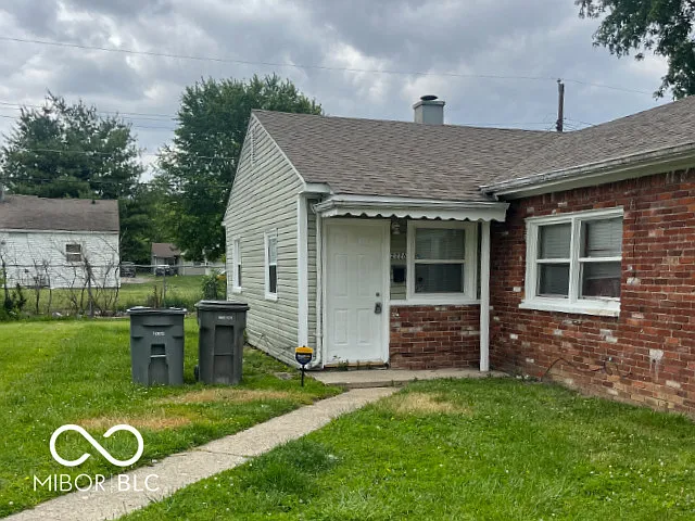 2226 N Kenyon St — Photo 2