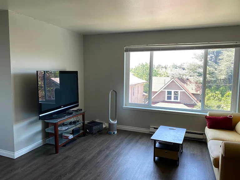 Adams Court Apartments — Photo 19