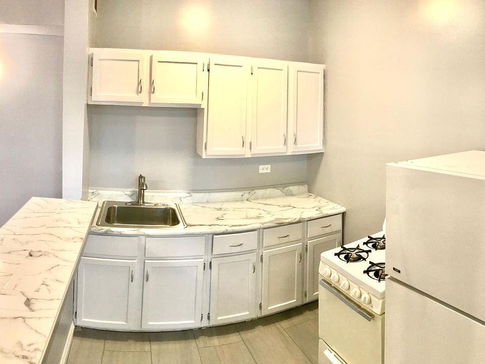 Kitchen (includes stove & fridge)
