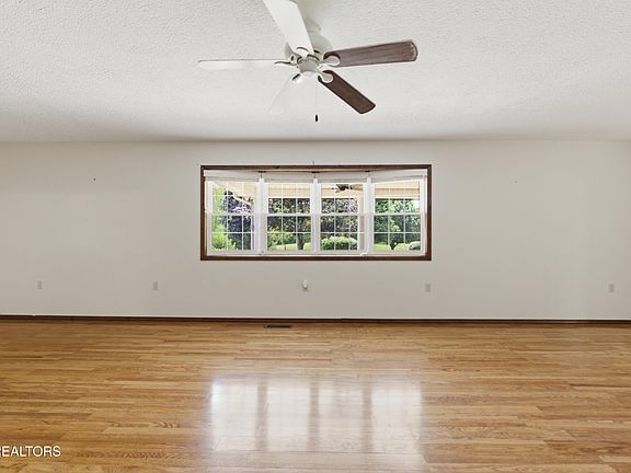 3rd image of 788 Old Jamestown Rd