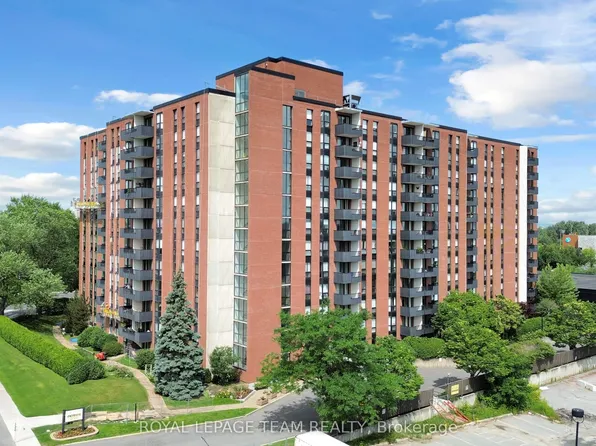 2951 Riverside Dr #306, Ottawa, ON K1V 8W6