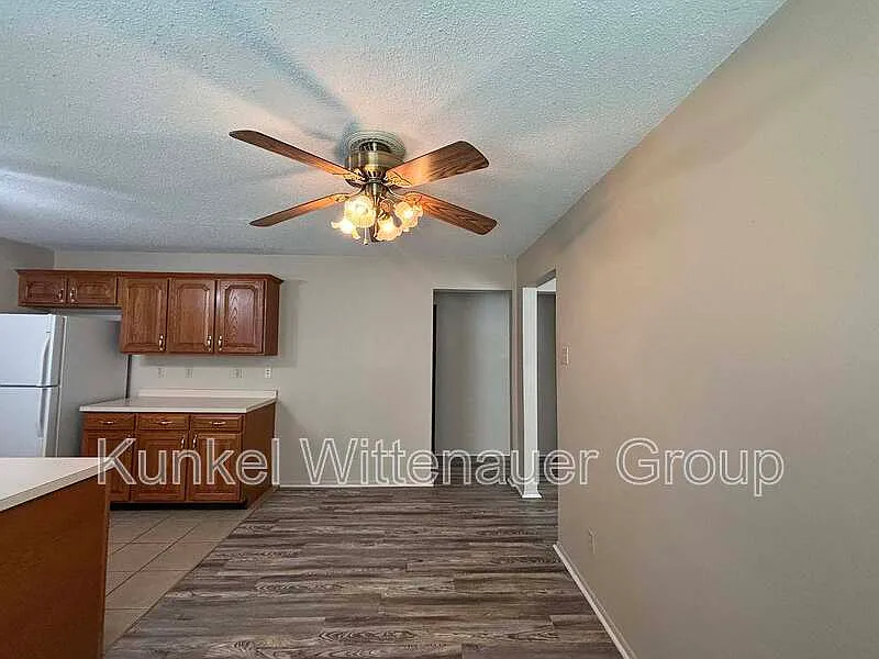 2 bed, 1.0 bath, 1160 sqft, $1,375 — Photo 4