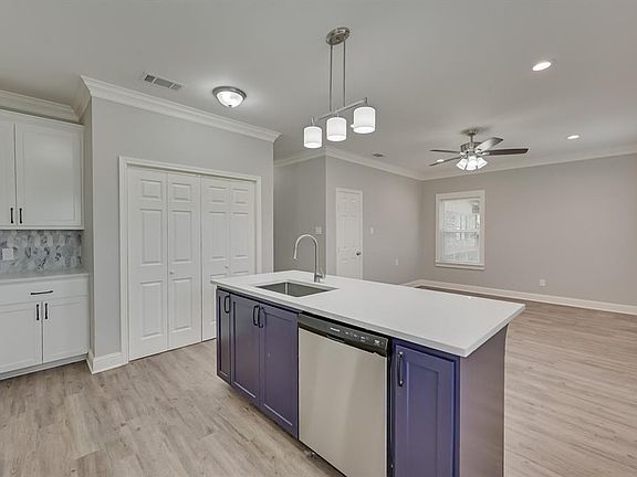 5th image of 35 Shady Valley Ct