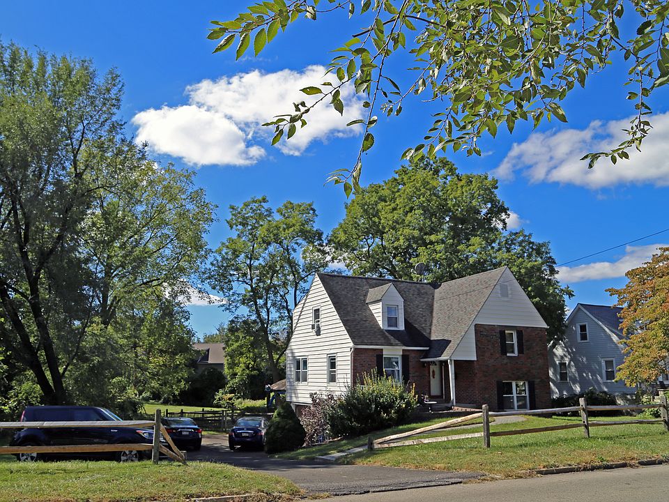 1st image of 2458 Woodland Rd