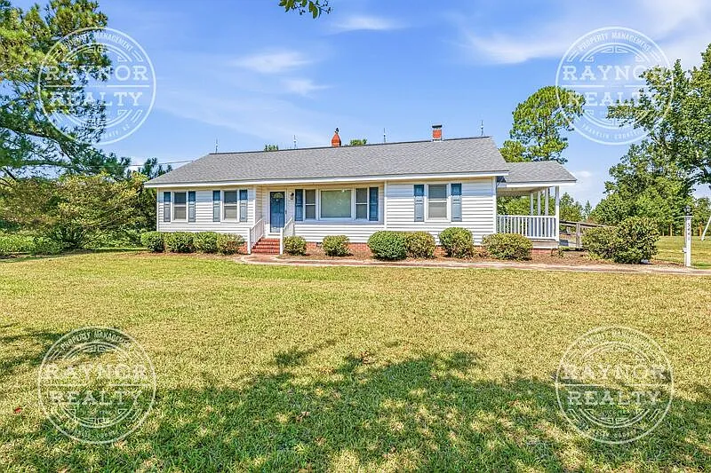 3 bed, 1.0 bath, 1404 sqft, $1,500 — Photo 1