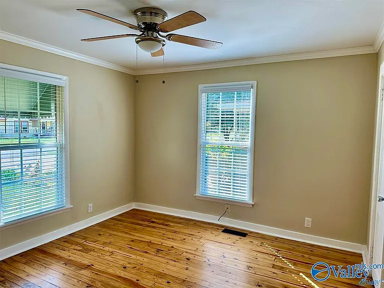1529 McKinley Ave NE — Photo 11
