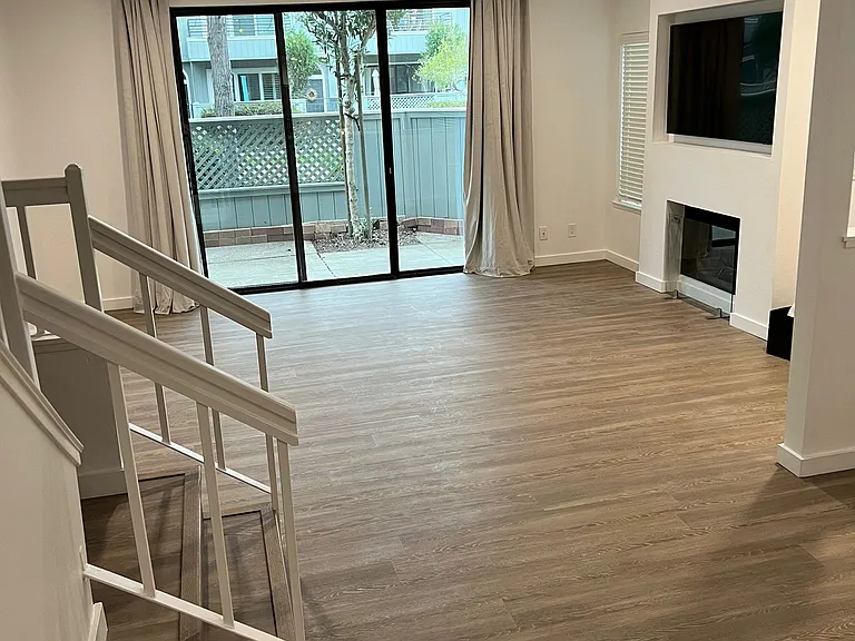 300 Rock Creek Way — Photo 2
