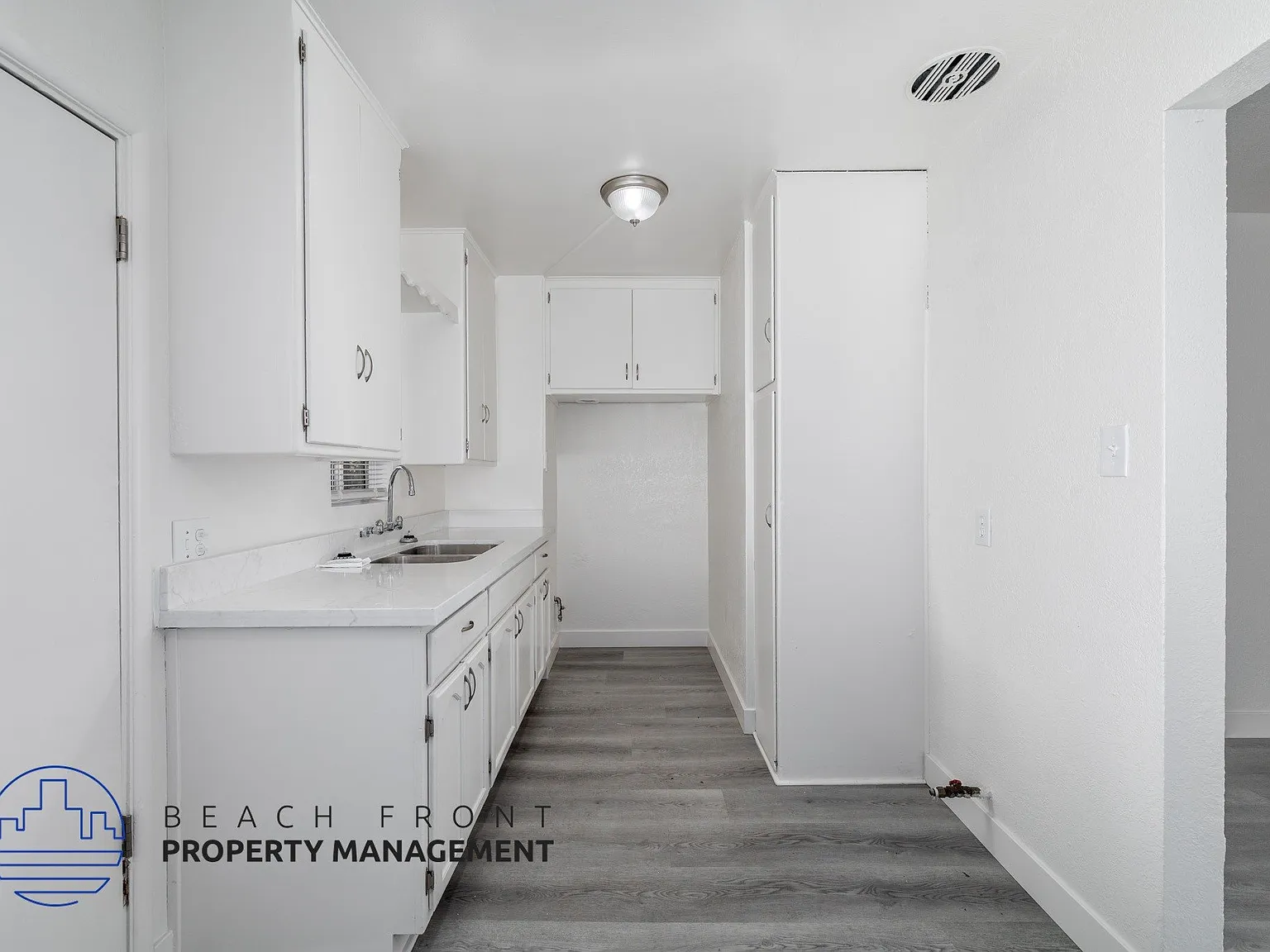 903 N. Sloan Ave. — Photo 2