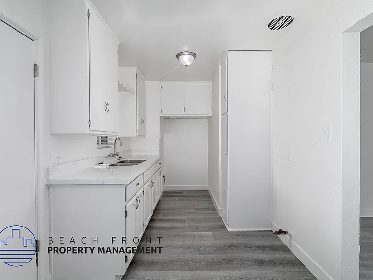 903 N Sloan Ave — Photo 2