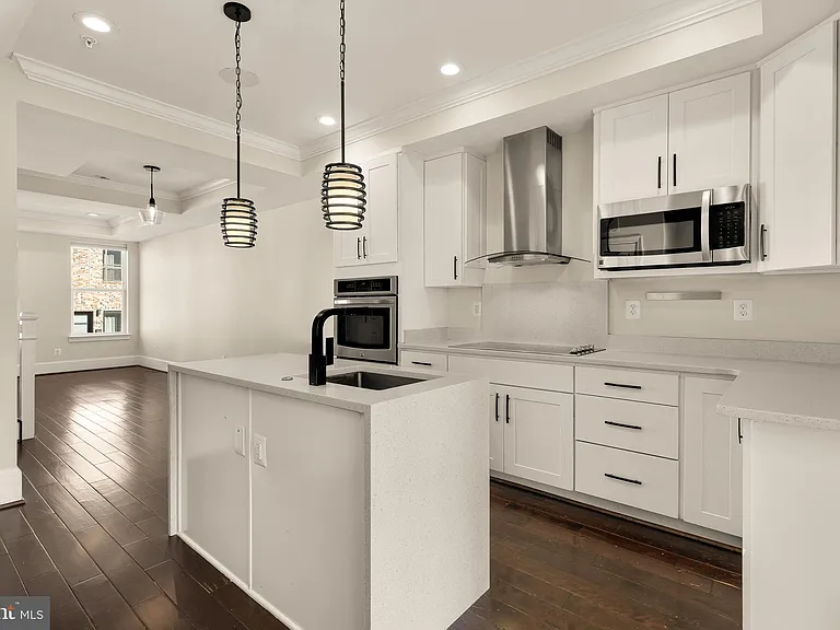 1609 Levis St NE — Photo 24