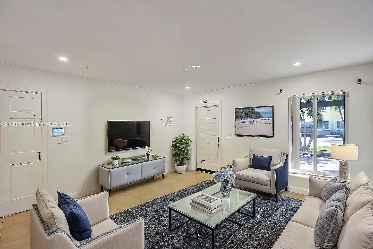 4 bed, 1980 sqft, $5,300 — Photo 2