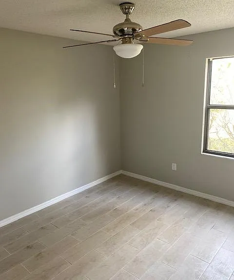 910 N Lakewood Ter — Photo 11