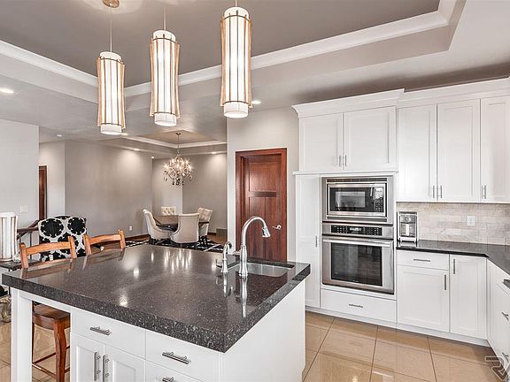 5th image of 205 W 77th St