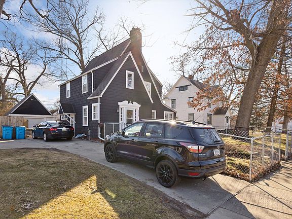 3rd image of 1518 Oak St