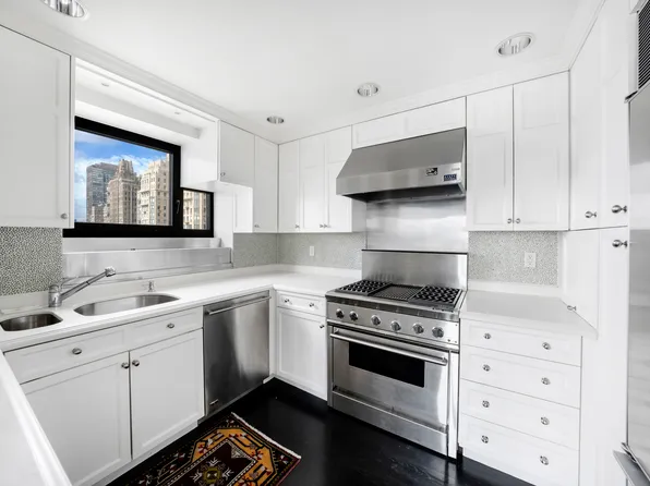 45 Sutton Place South image 4 of 17