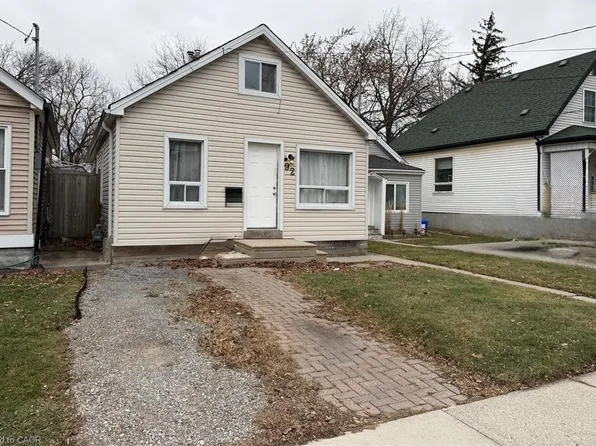 92 E 24th St, Hamilton, ON L8V 2Y1
