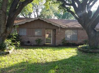729 Willowick Dr, Port Lavaca, TX 77979