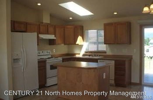 3rd image of 7832 32nd St NE