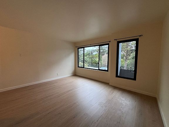 3rd image of 1015 Lincoln Way #1
