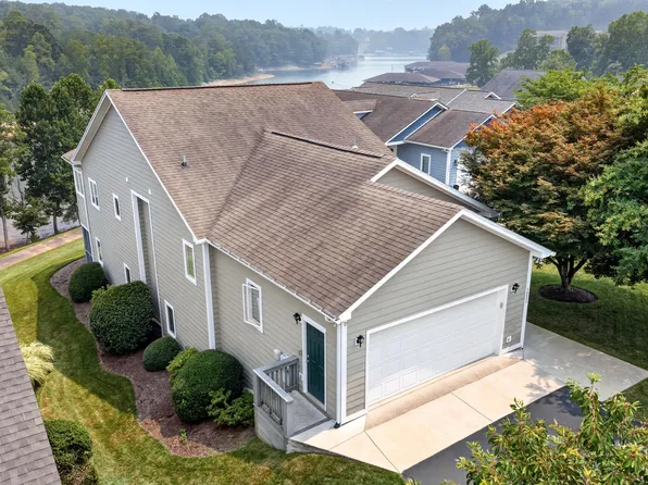 1052 Coves End Rd, Huddleston, VA 24104