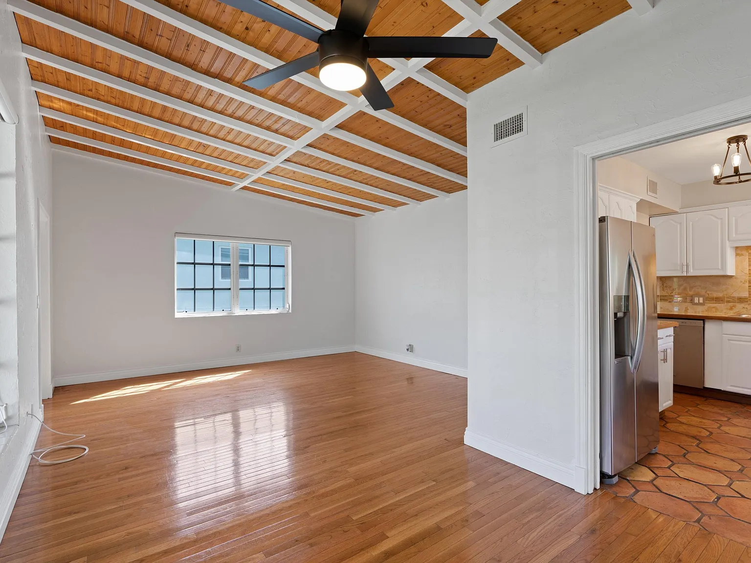 4 bed, 1.5 bath, 1382 sqft, $3,600 — Photo 3