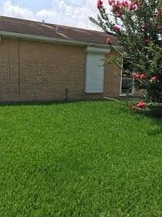 1st image of 936 E Krueger Ln