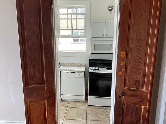 4th image of 3915 Prytania St APT E
