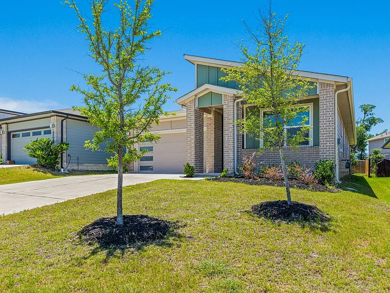 10906 Fulton Ave — Photo 3