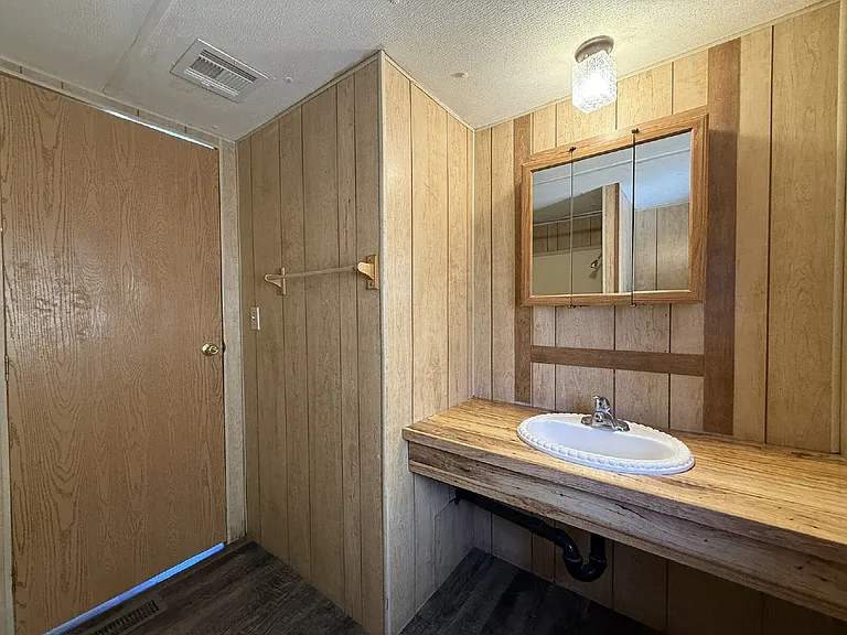 2111 Santa Cruz Ave — Photo 16