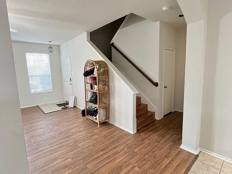 925 Jamie Dr — Photo 15