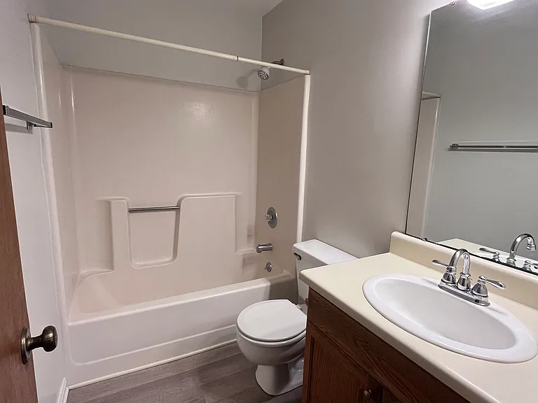 1-bed master bathroom
