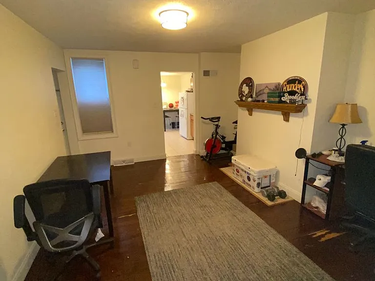 1812 Jane St — Photo 3