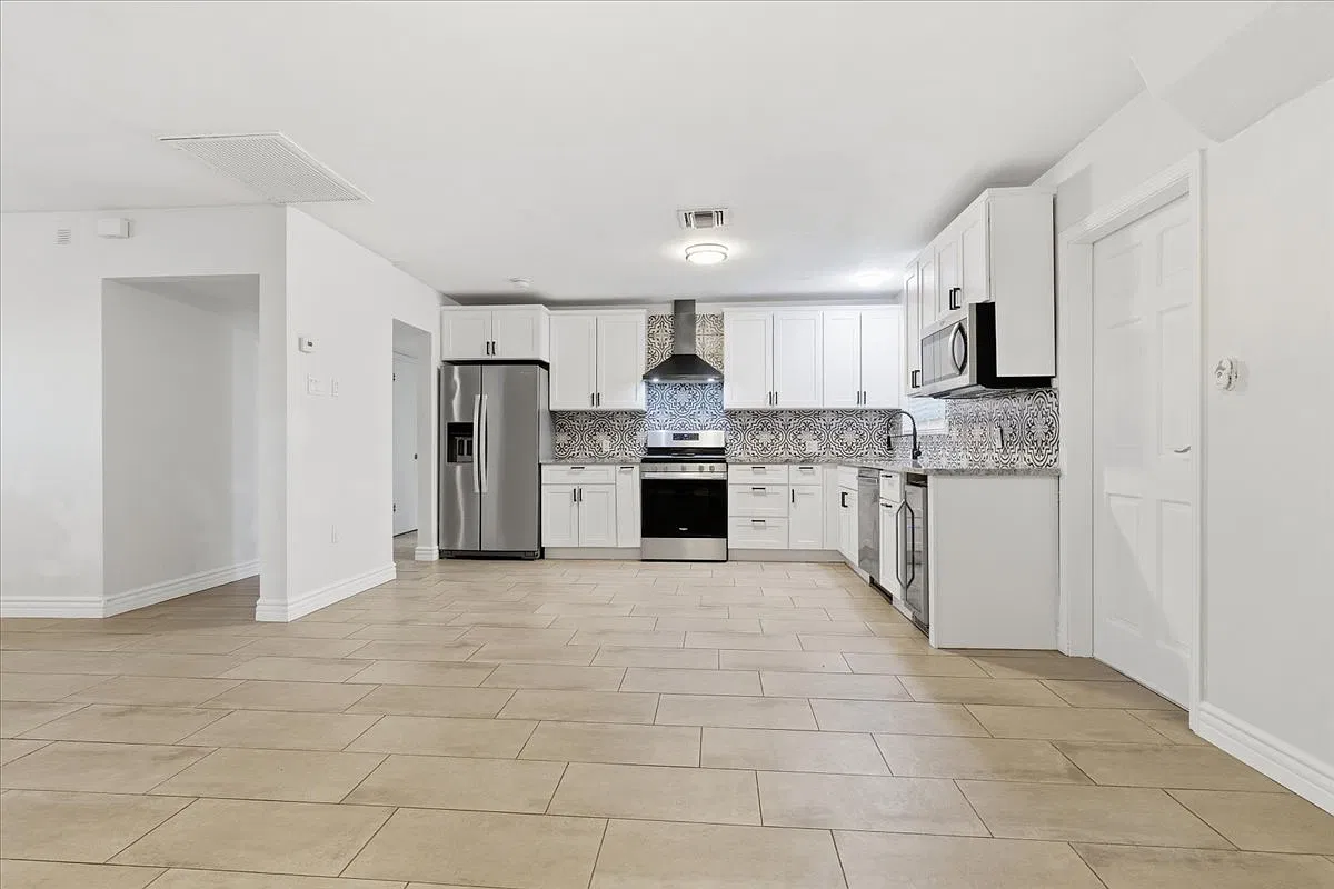 3 bed, 1600 sqft, $2,490 — Photo 3