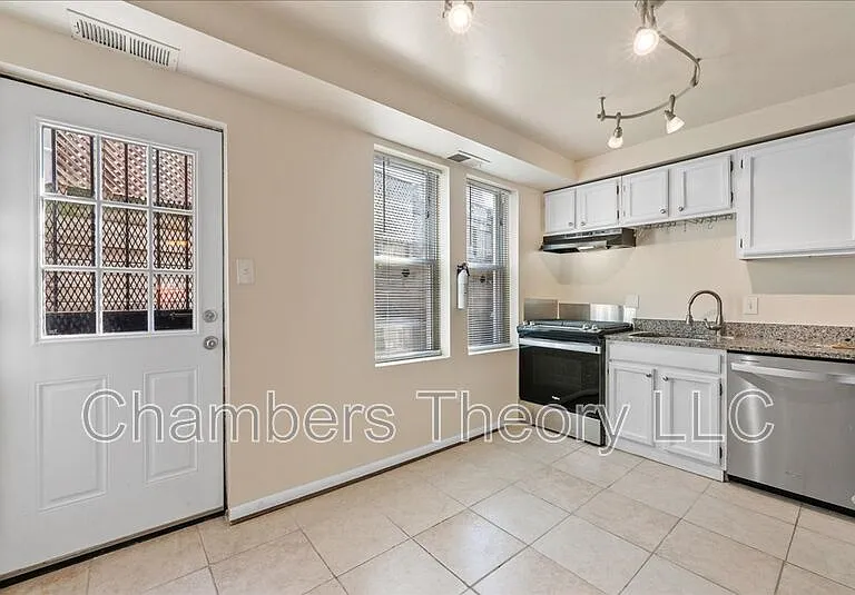 533 Florida Ave NW #2 — Photo 12