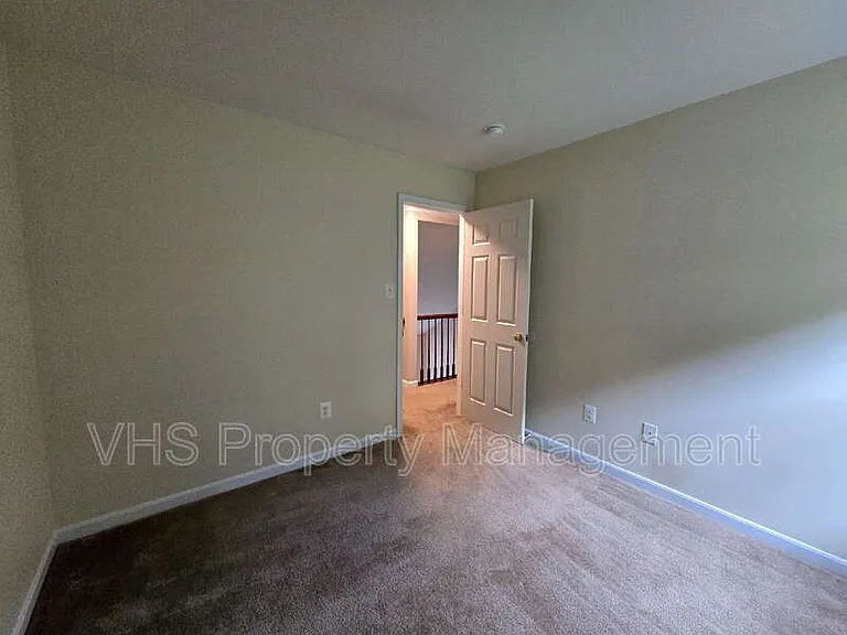 832 Fox Den Rd — Photo 23