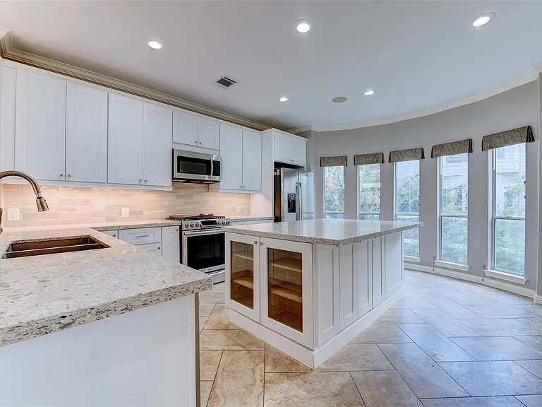 34 Waugh Dr #D — Photo 14