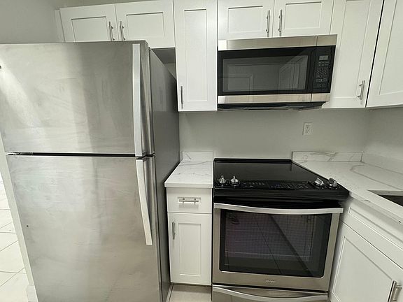 5th image of 2970 NE 16th Avenue #403