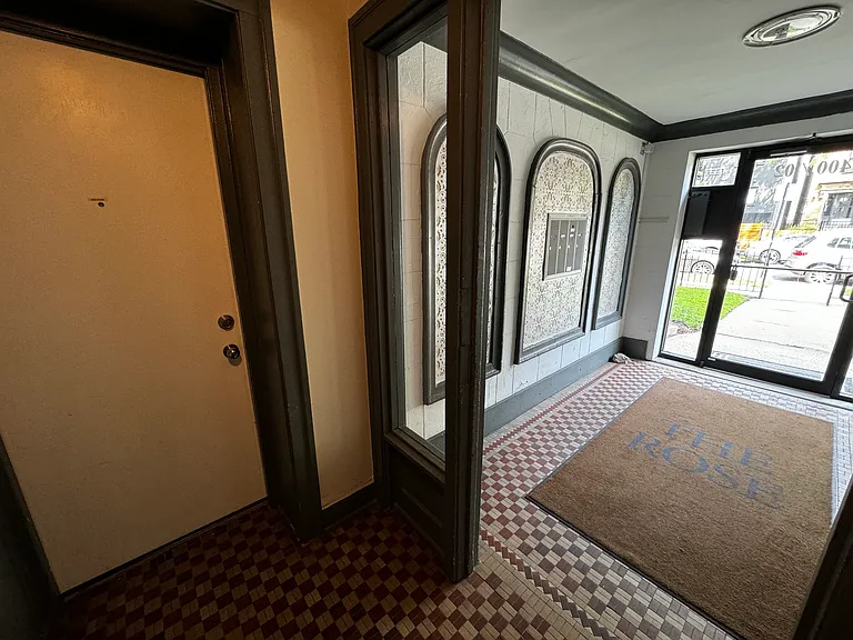 5400-5402 N Winthrop Avenue Gdn — Photo 13