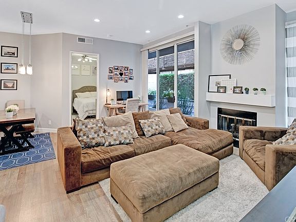 3rd image of 5151 Balboa Blvd Unit 105