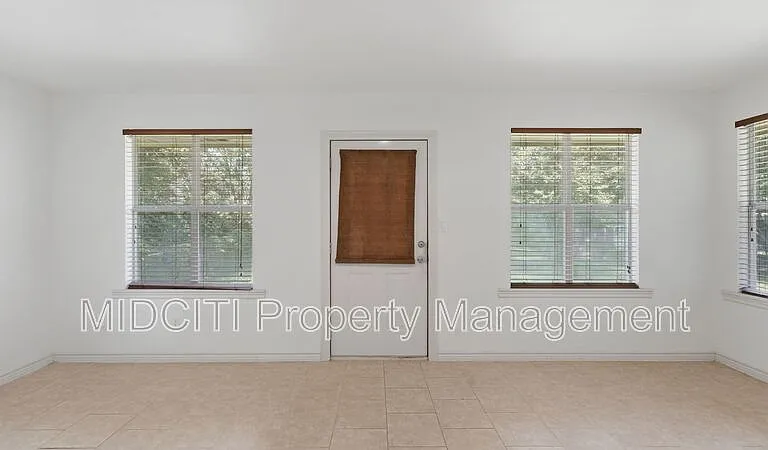 1233 Hollyhock Ln — Photo 15