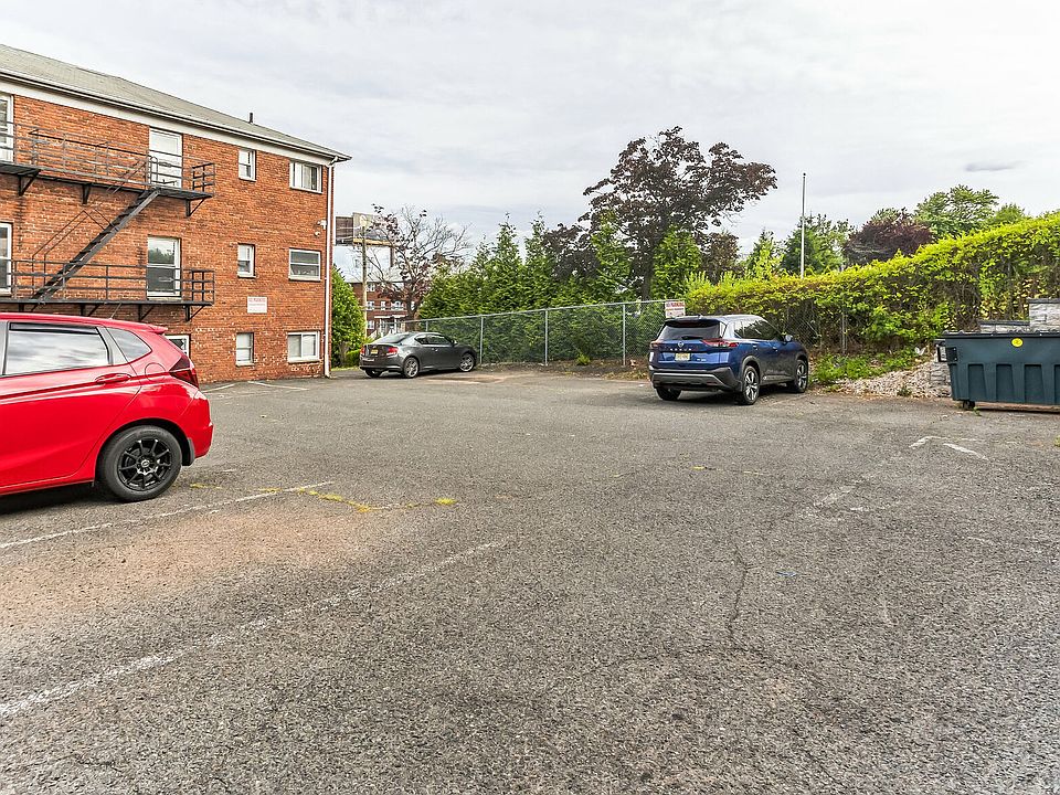 1st image of 207 Polifly Rd APT 4