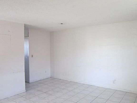 4th image of 236 NW 5th Ave