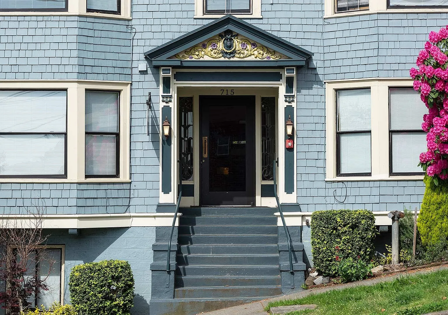 Corona — Photo 1