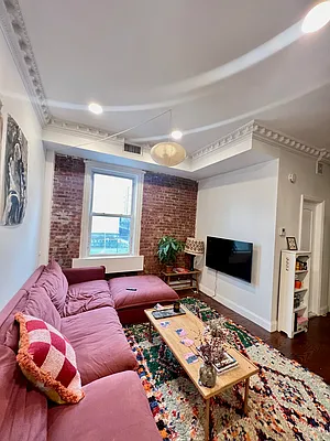 Rented by Mae Equities | media 2