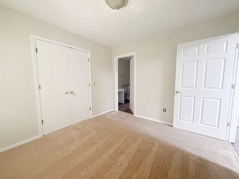 285 E Main St — Photo 14