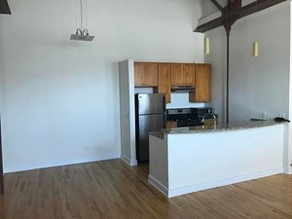 1st image of 2041 W North Ave APT 10