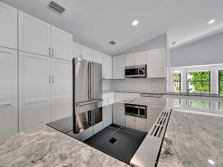 6044 Marella Dr — Photo 25