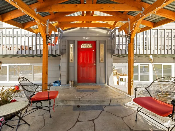 19033 Whirlaway Rd, Eagle River, AK