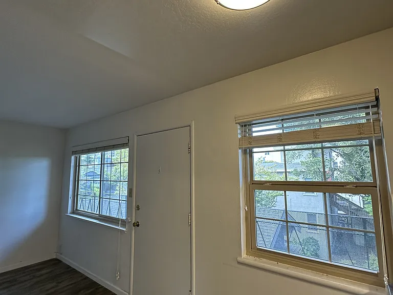 5445 Broadway #7 — Photo 6